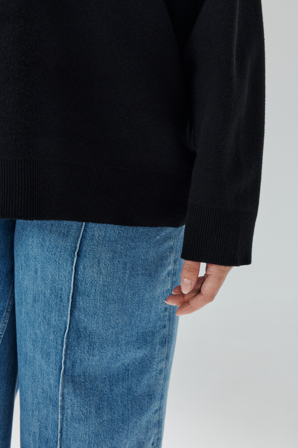 Свитер вискозный с воротником-стойкой - цвет черный - 6