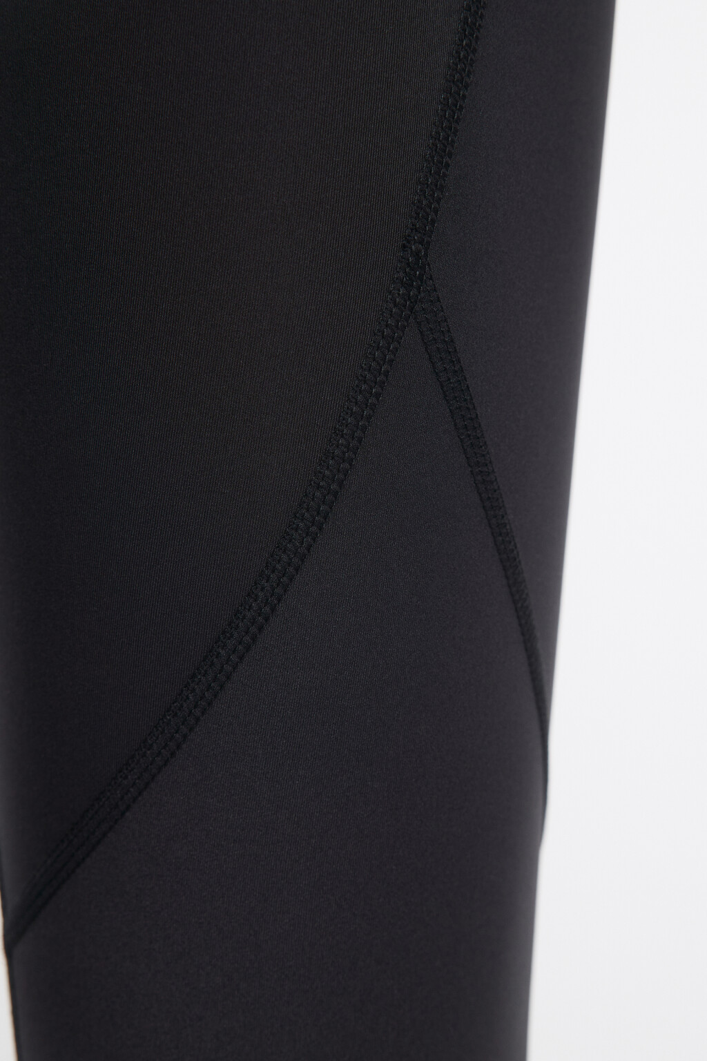 Леггинсы спортивные облегающие с рельефными швами - цвет черный - 6