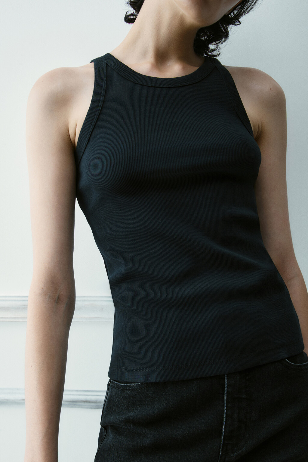 Майка базовая облегающая в рубчик - цвет черный - 5