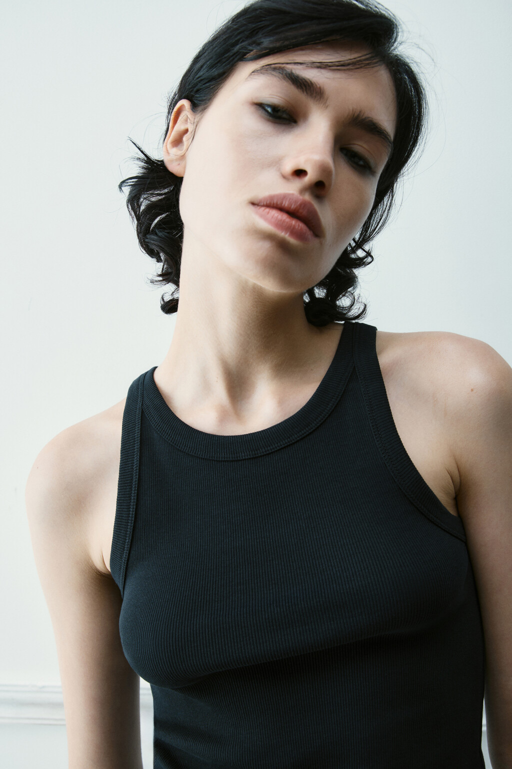 Майка базовая облегающая в рубчик - цвет черный - 6