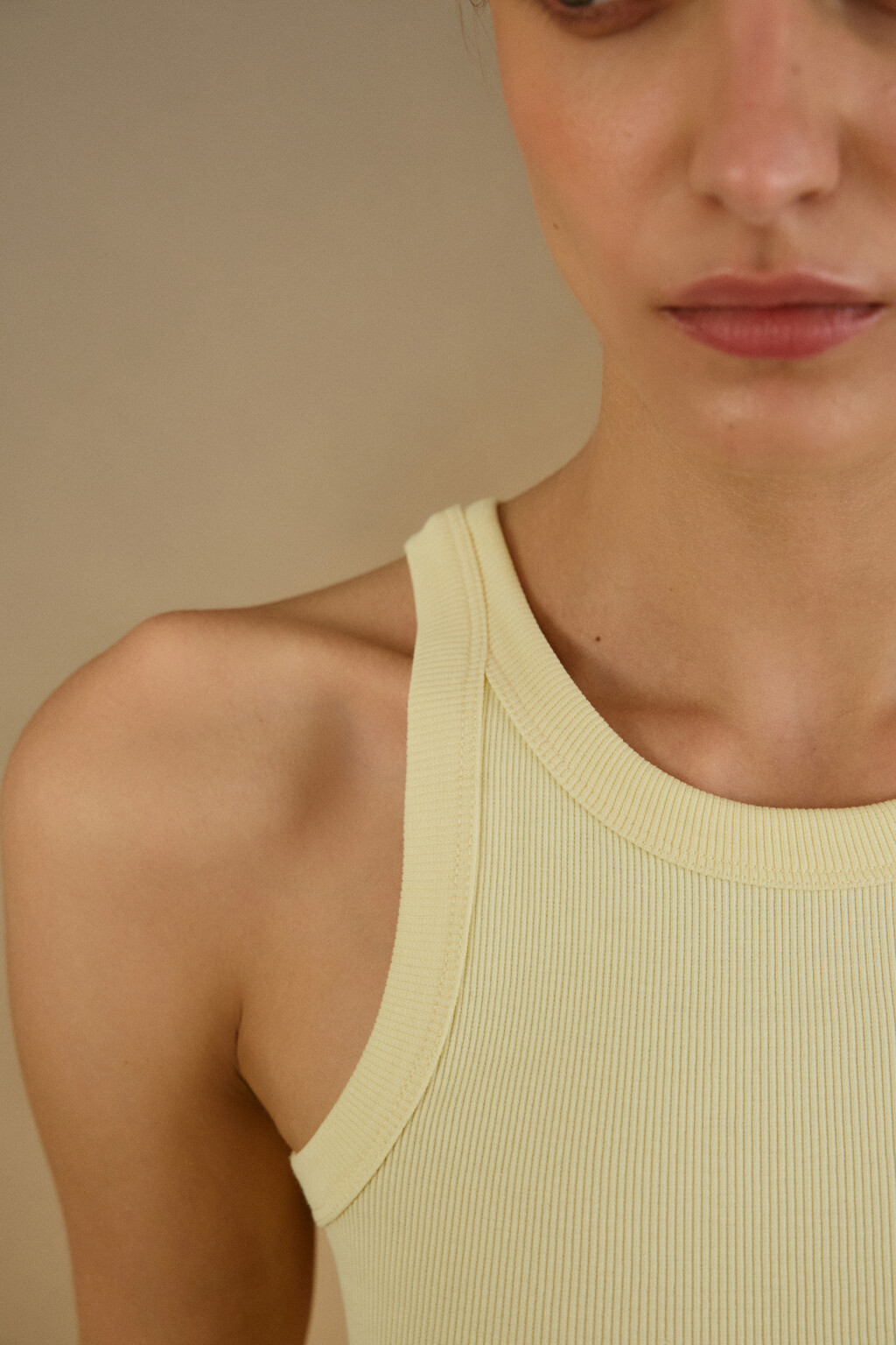 Майка TANKTOP облегающая в рубчик - цвет желтый - 5