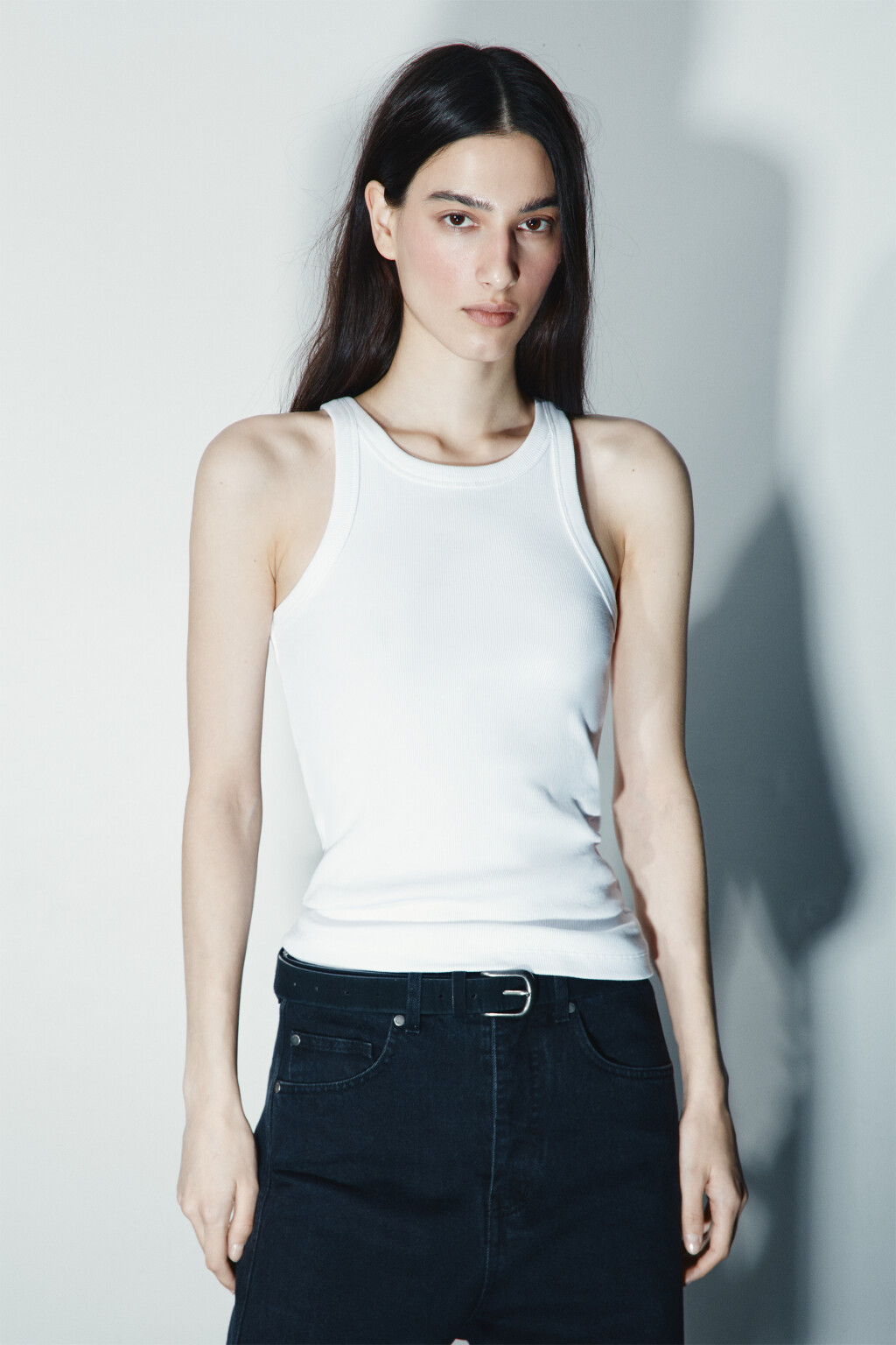 Майка базовая облегающая в рубчик - цвет белый - 4