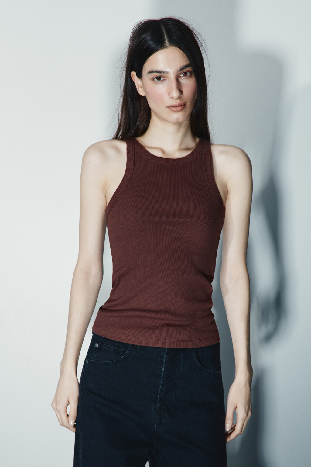 Майка базовая облегающая в рубчик - цвет коричневый - 2