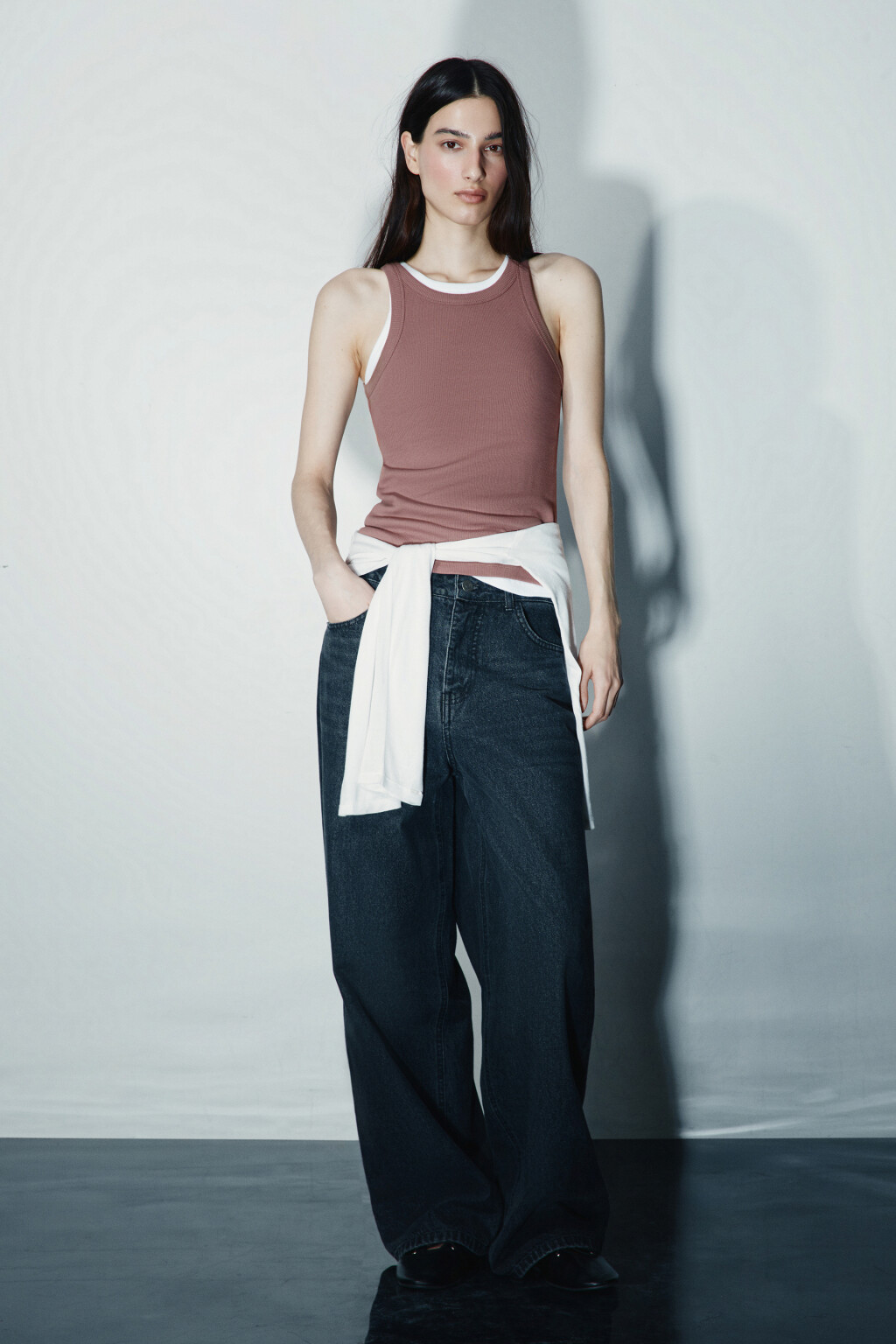 Майка базовая облегающая в рубчик - цвет коричневый - 4