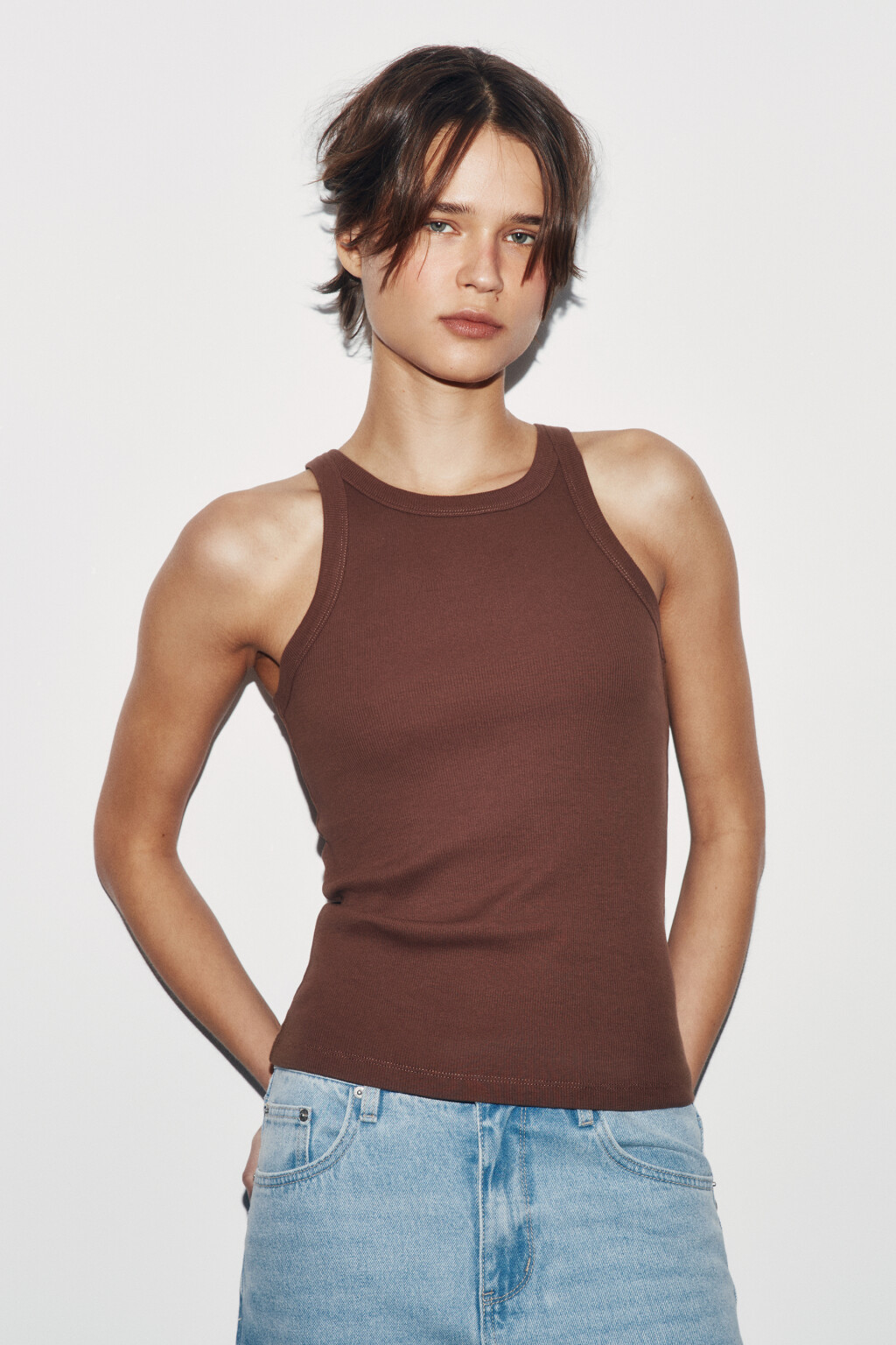 Майка базовая облегающая в рубчик - цвет коричневый - 2