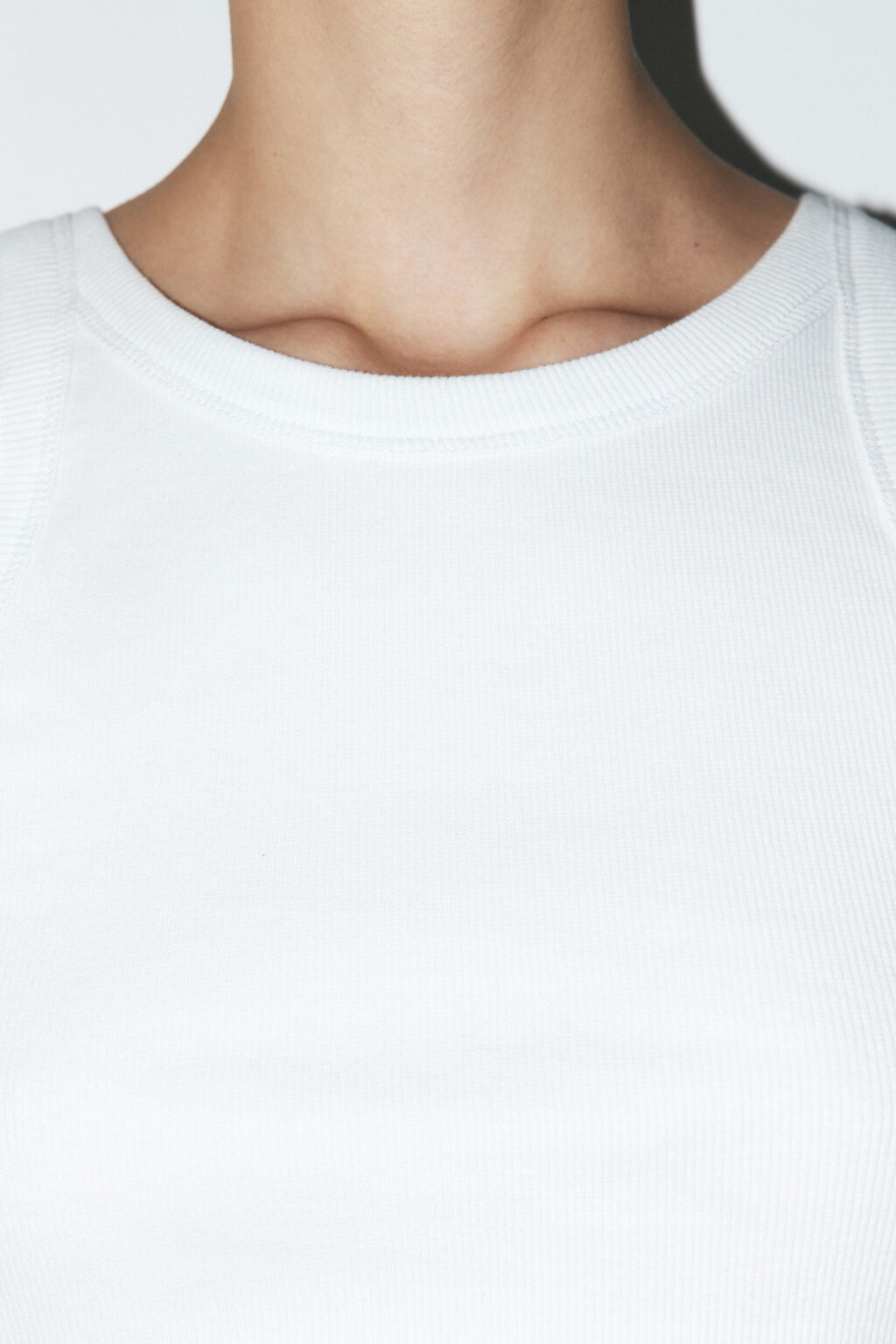 Майка-топ TANKTOP облегающая в рубчик - цвет белый - 7