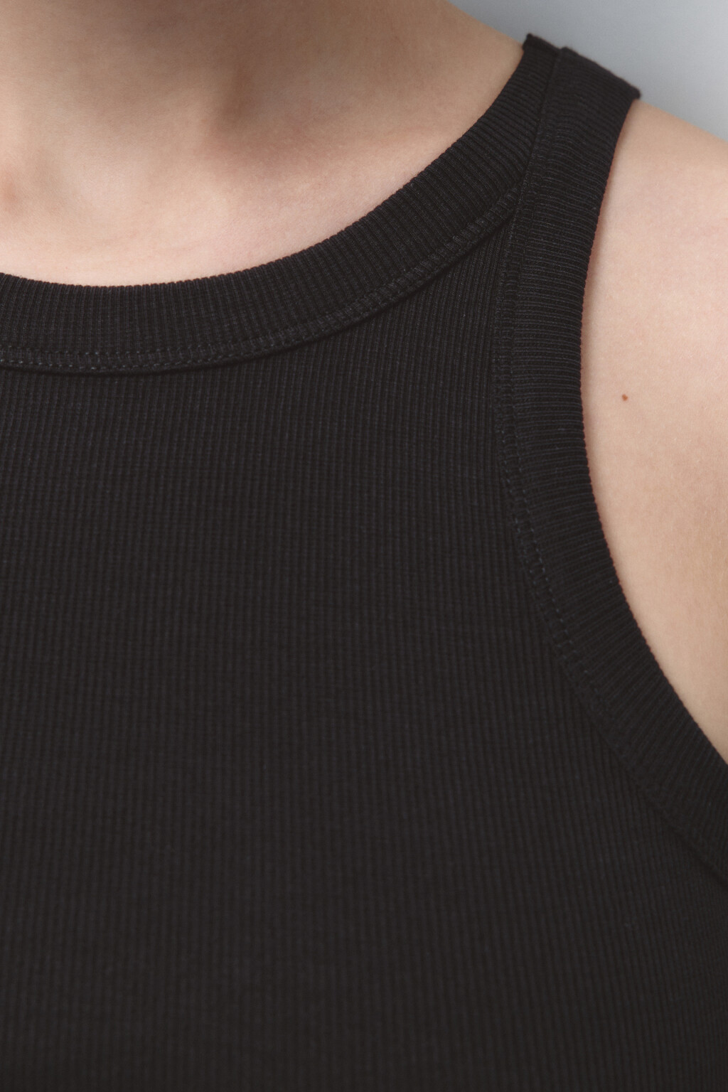 Майка облегающая в рубчик - цвет черный - 6