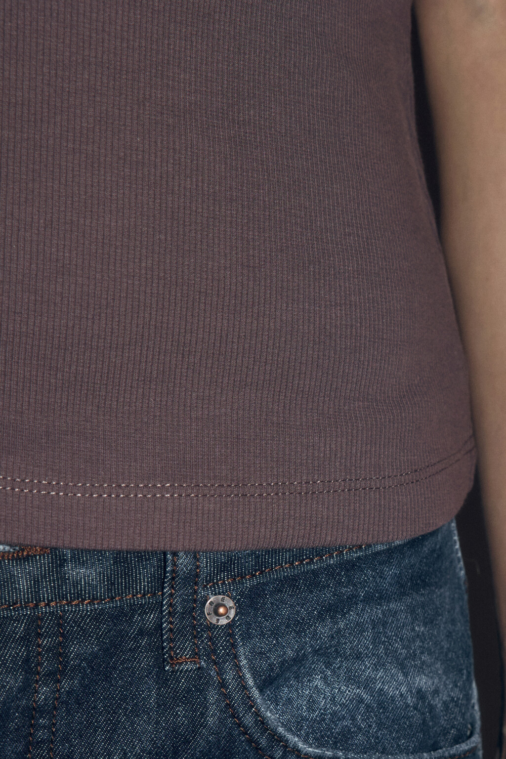 Майка TANKTOP облегающая в рубчик - цвет коричневый - 7