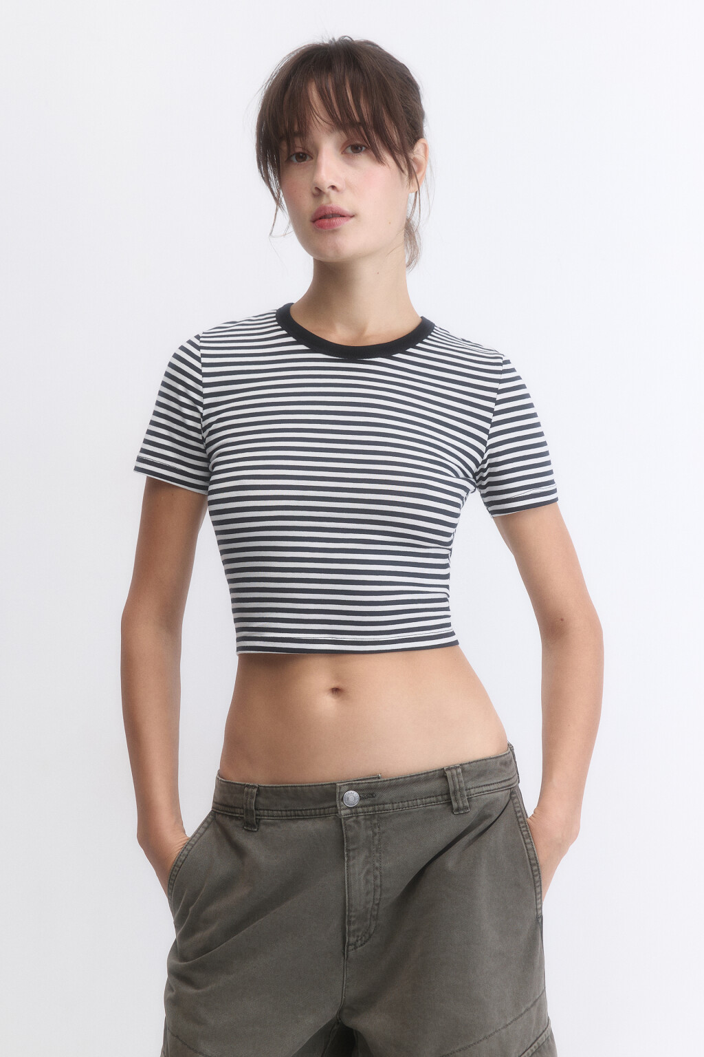 Футболка-топ укороченная в полоску - цвет черный - 2