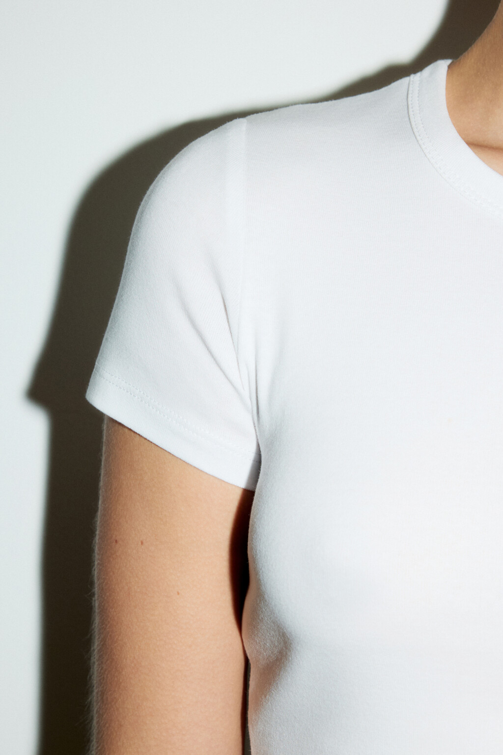 Футболка-топ базовая укороченная - цвет белый - 6