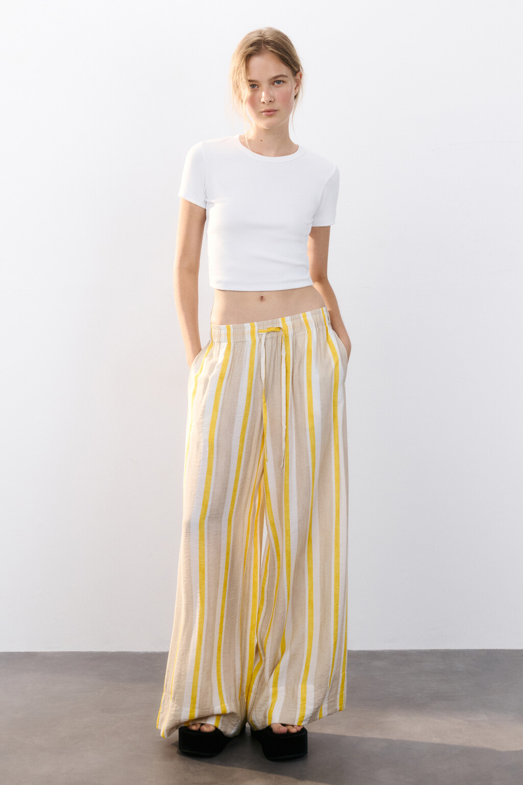 Футболка-топ базовая укороченная - цвет белый - 4