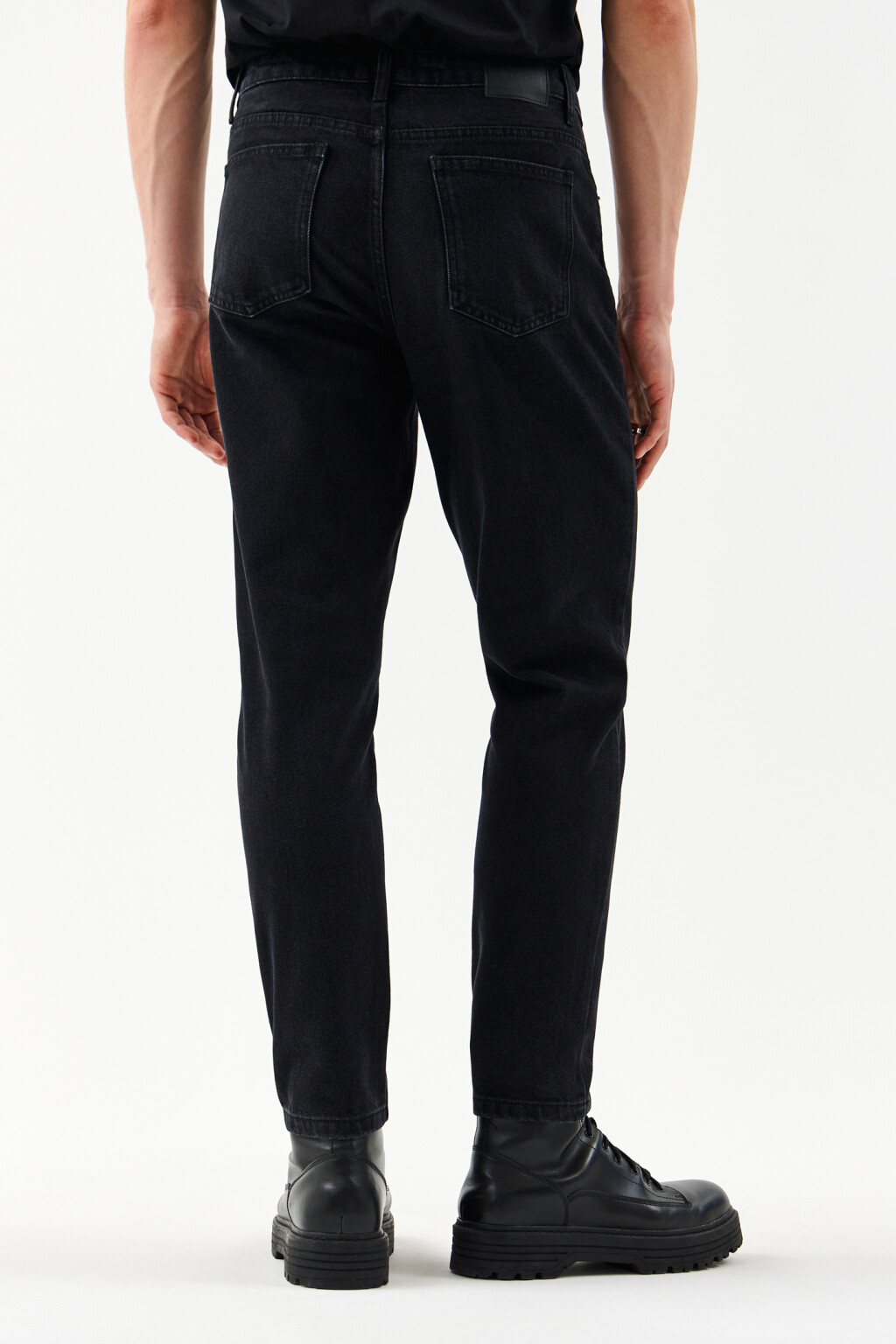 Джинсы зауженные со средней посадкой - цвет черный - 2