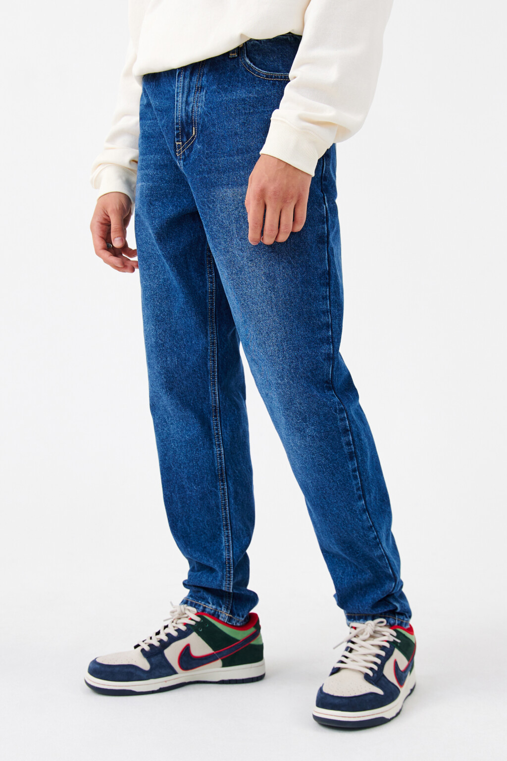 Джинсы зауженные со средней посадкой - цвет голубой - 2