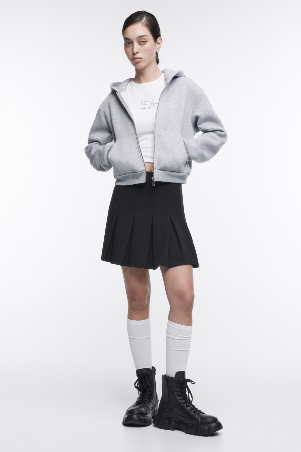 Юбка-трапеция мини в складку - цвет черный - 1