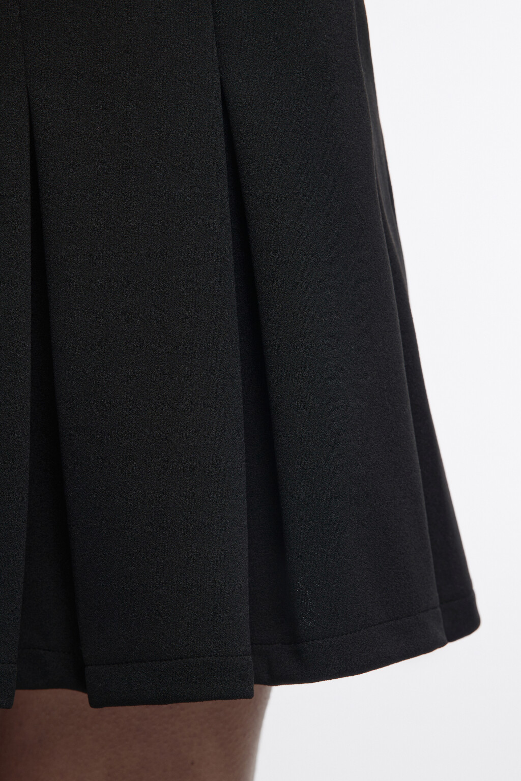 Юбка-трапеция мини в складку - цвет черный - 7