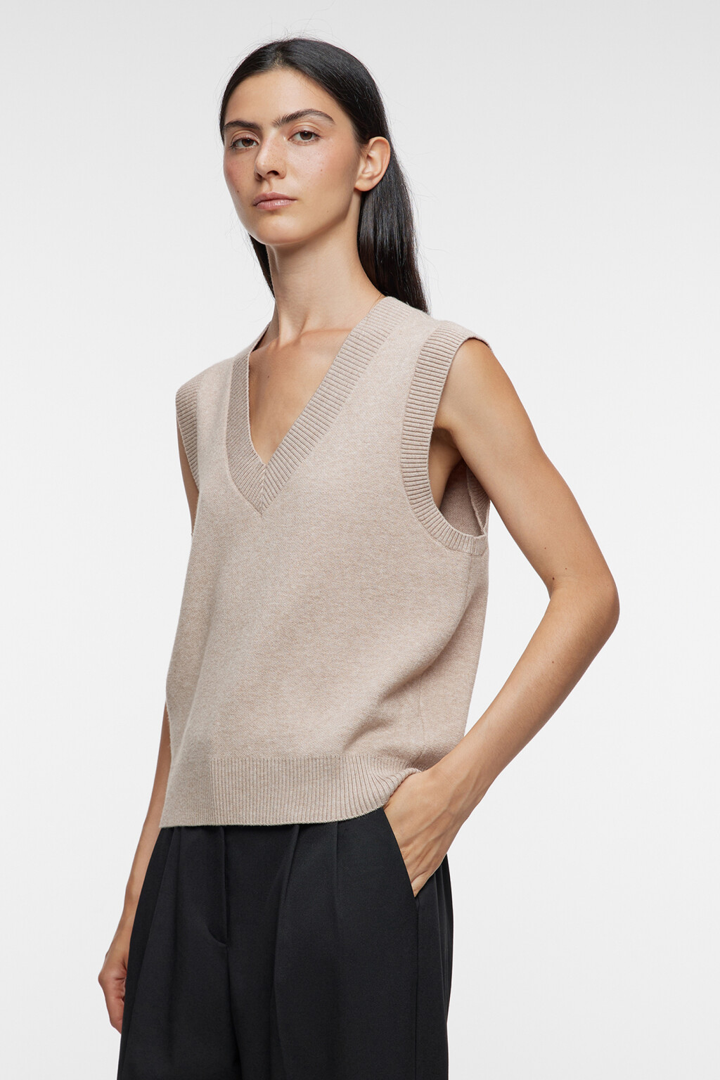 Жилет VEST вязаный жаккардовый с V-вырезом - цвет бежевый - 2