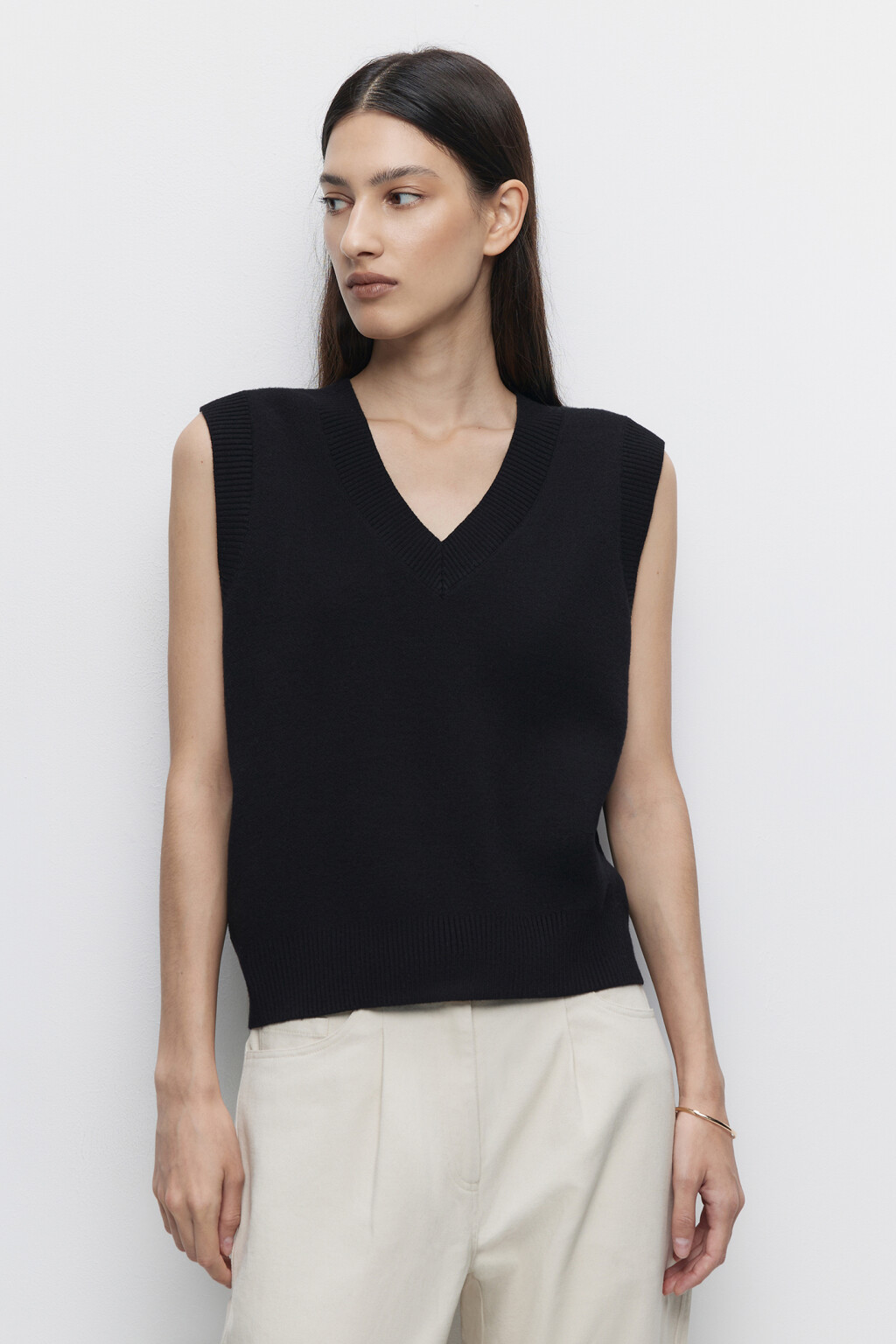 Жилет VEST вязаный жаккардовый с V-вырезом - цвет черный - 2