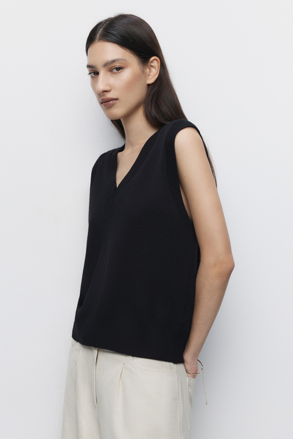 Жилет VEST вязаный жаккардовый с V-вырезом - цвет черный - 3