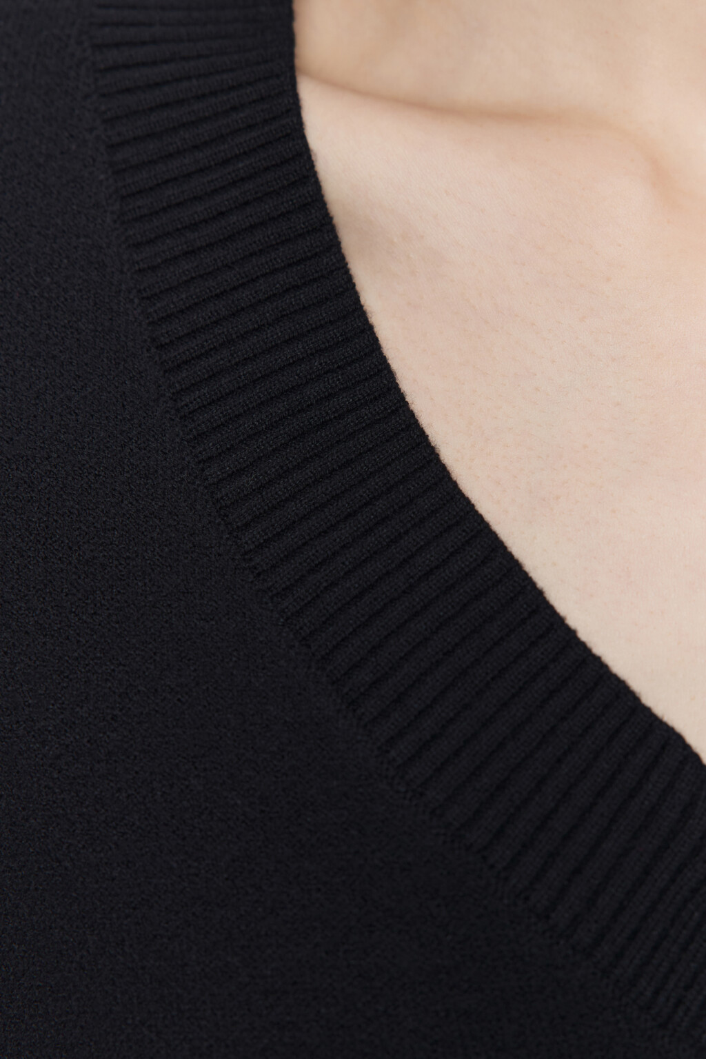 Жилет VEST вязаный жаккардовый с V-вырезом - цвет черный - 6