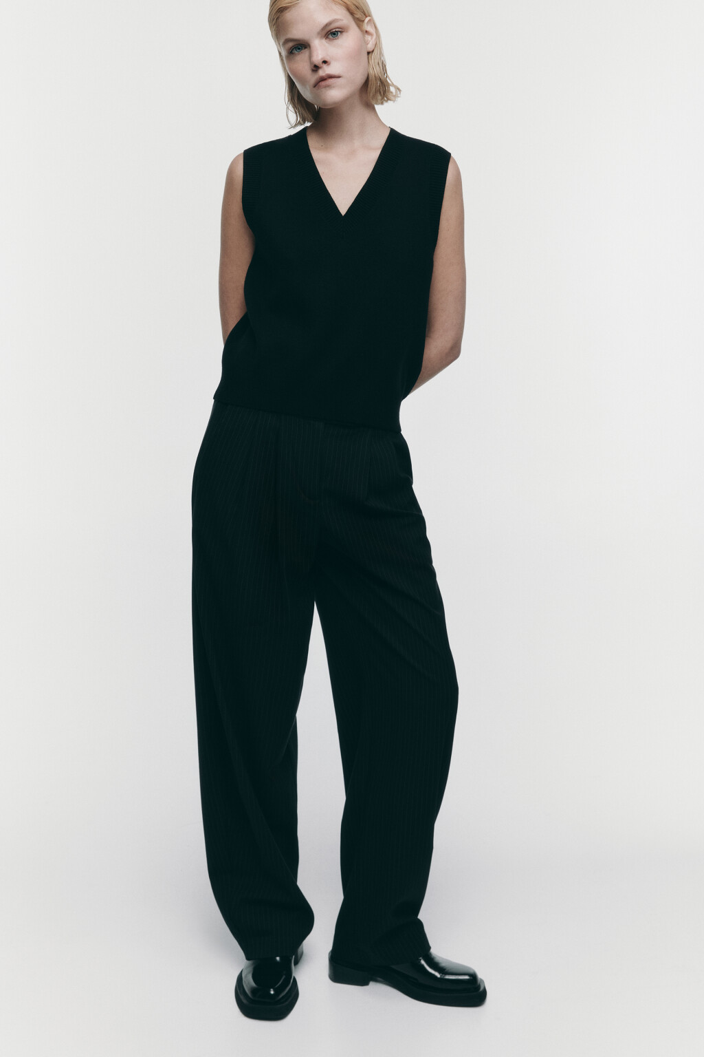 Жилет VEST вязаный жаккардовый с V-вырезом - цвет черный - 1