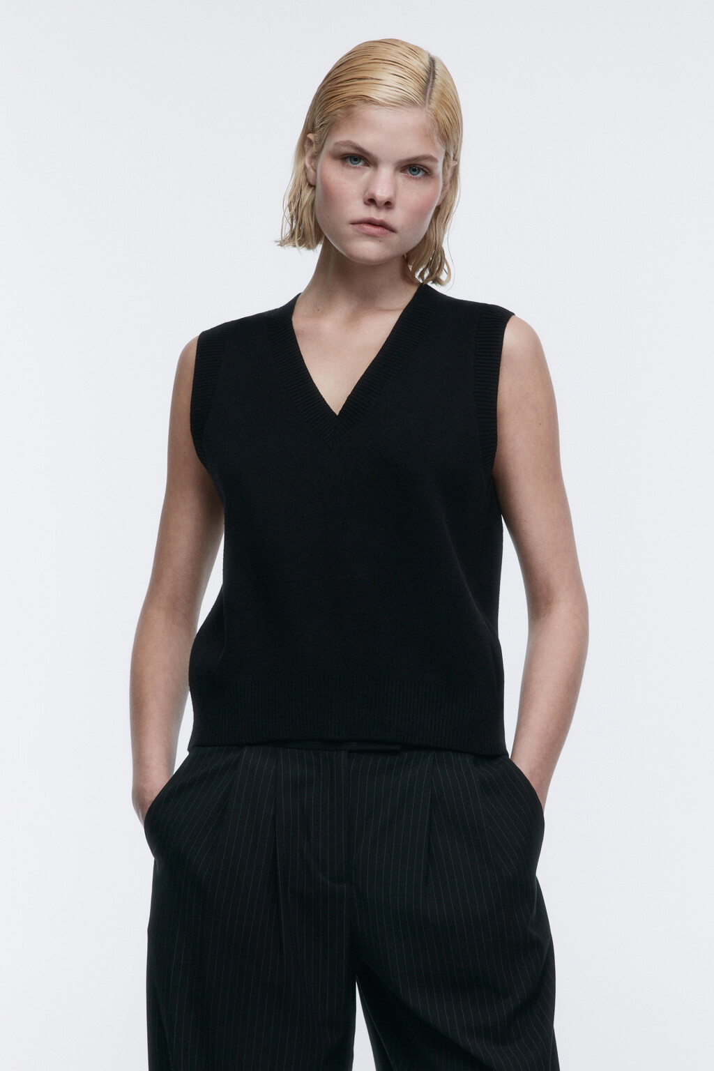 Жилет VEST вязаный жаккардовый с V-вырезом - цвет черный - 2