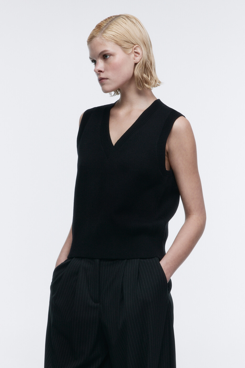 Жилет VEST вязаный жаккардовый с V-вырезом - цвет черный - 3