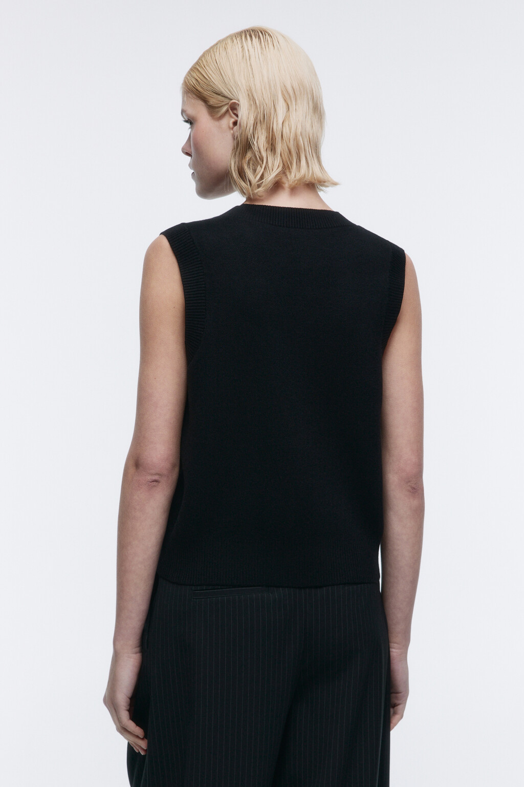 Жилет VEST вязаный жаккардовый с V-вырезом - цвет черный - 4