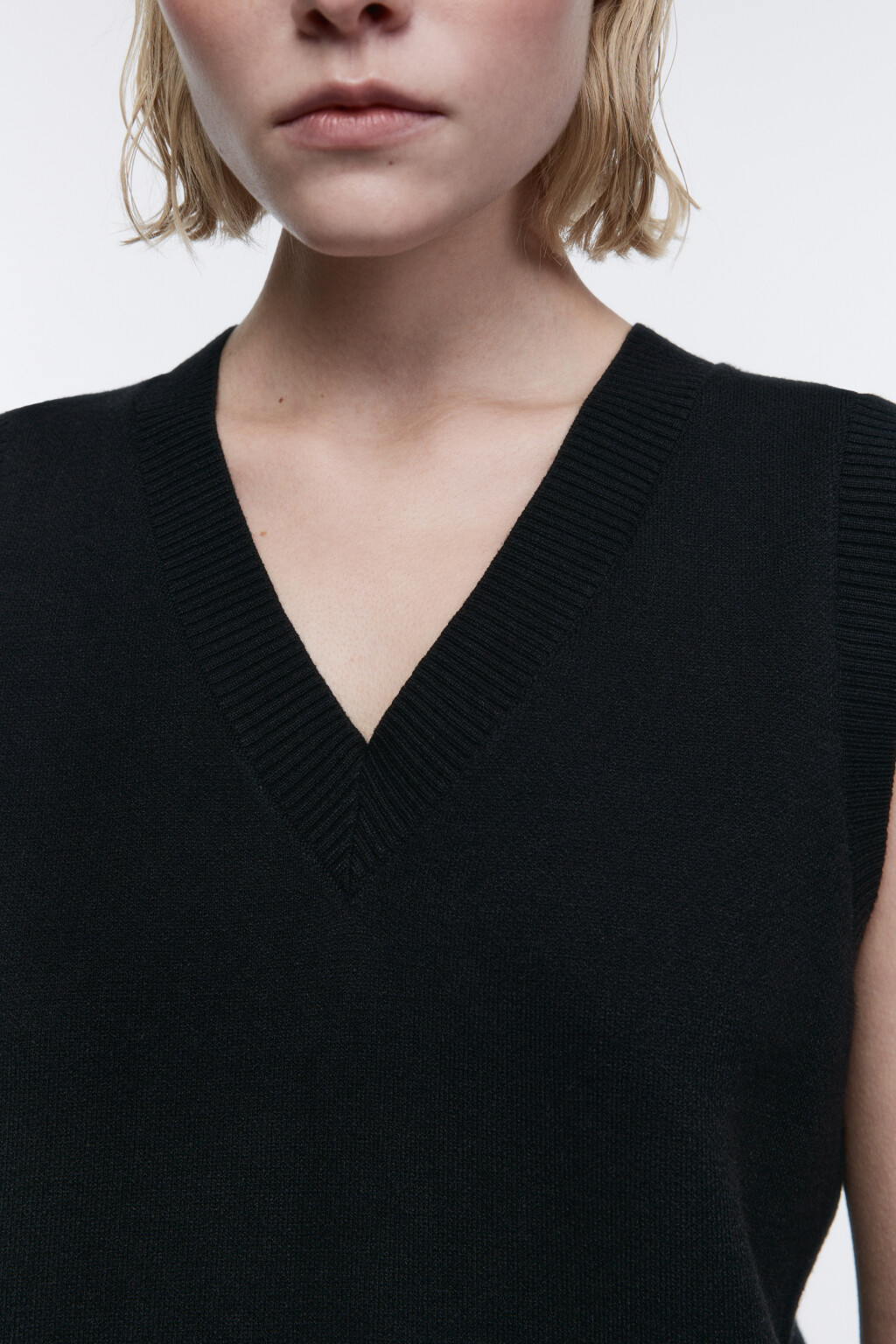 Жилет VEST вязаный жаккардовый с V-вырезом - цвет черный - 6
