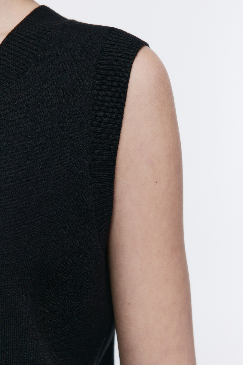 Жилет VEST вязаный жаккардовый с V-вырезом - цвет черный - 7