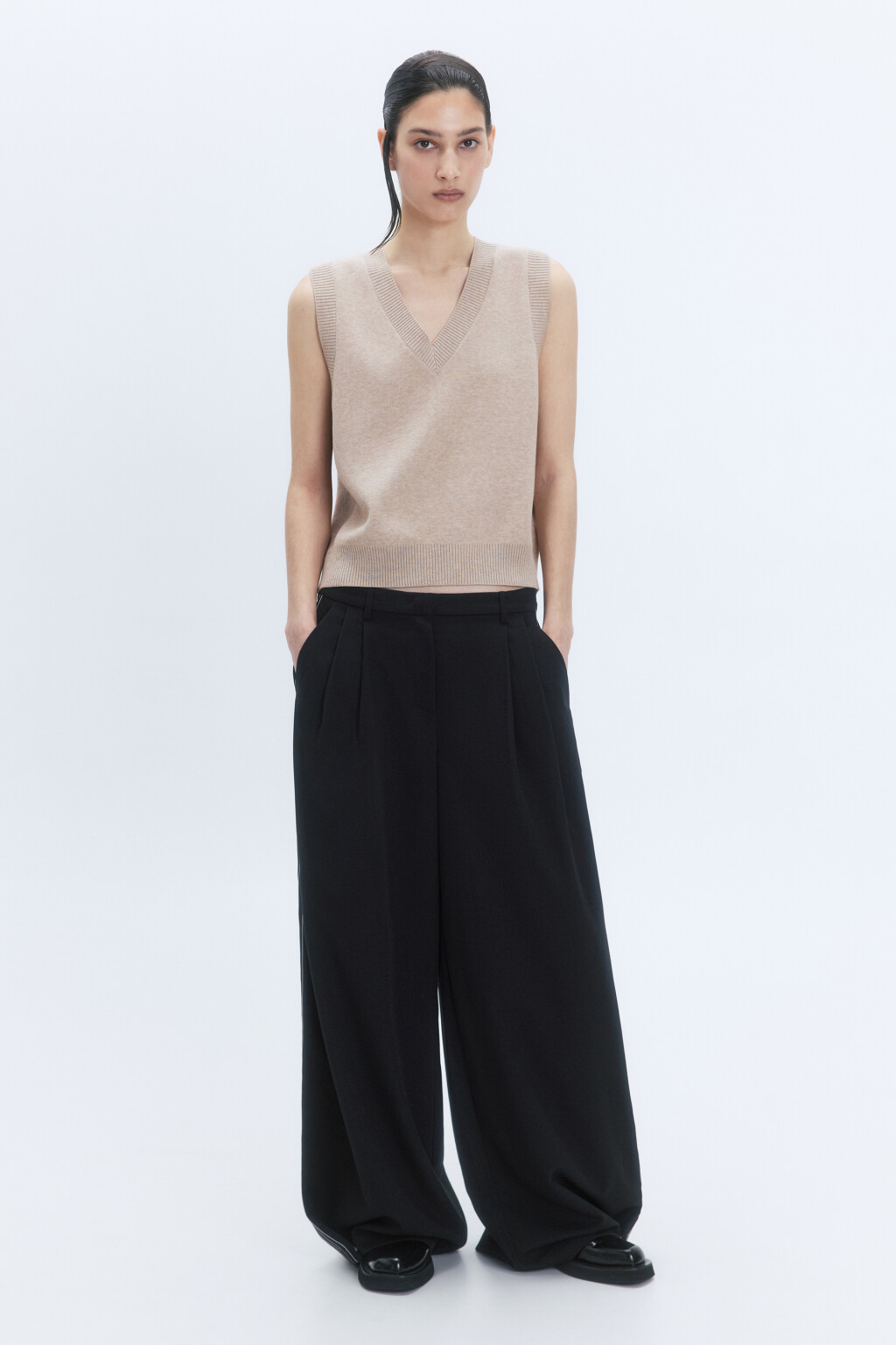 Жилет вязаный жаккардовый с V-образным вырезом - цвет бежевый - 6