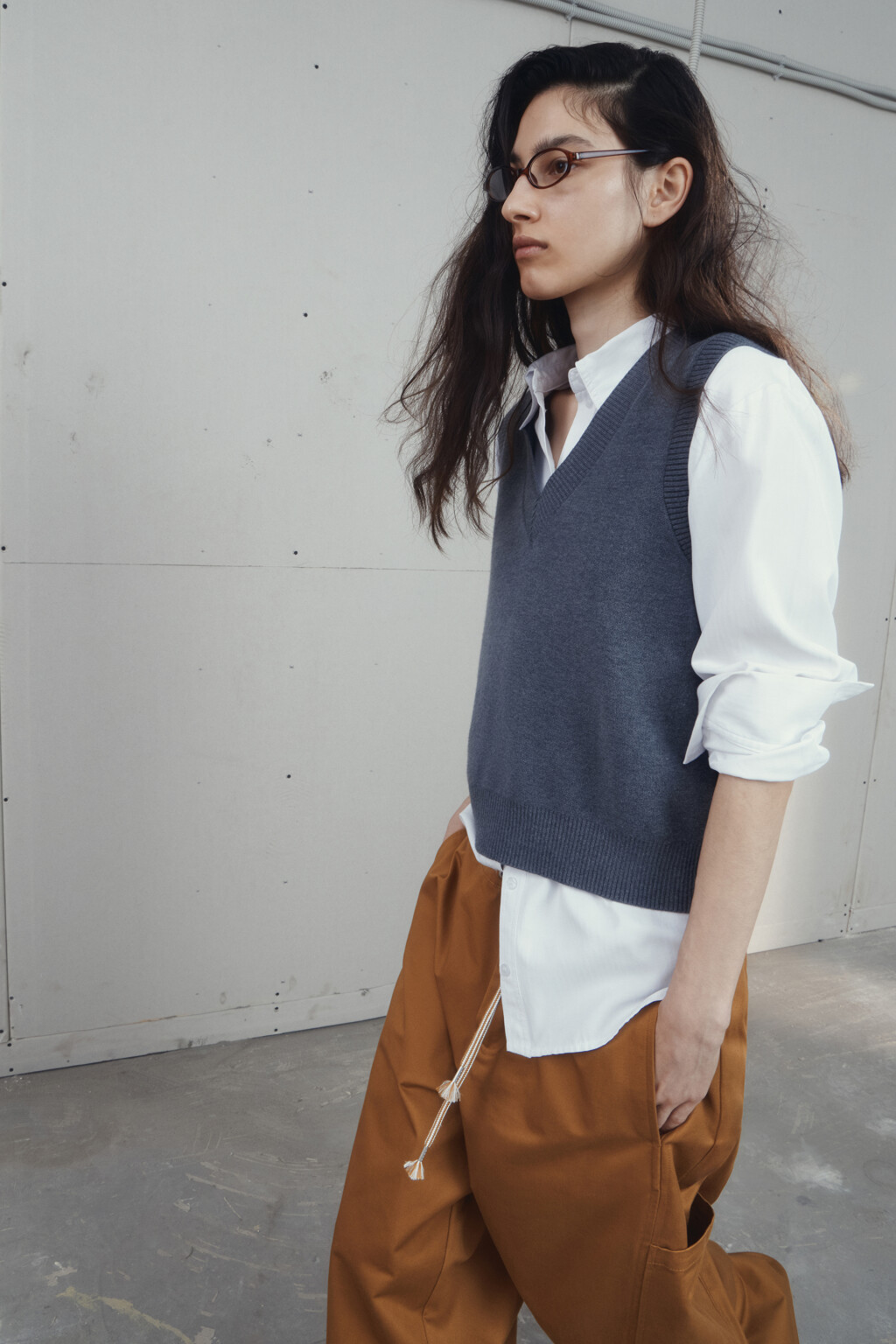 Жилет вязаный жаккардовый с V-образным вырезом - цвет серый - 9