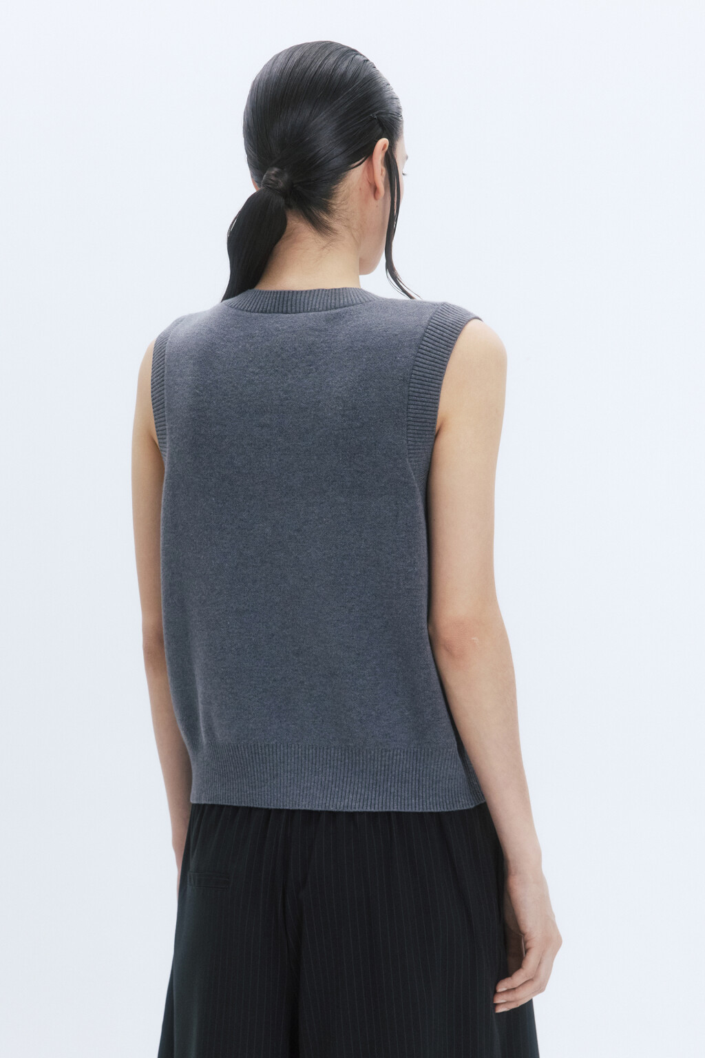 Жилет вязаный жаккардовый с V-образным вырезом - цвет серый - 5