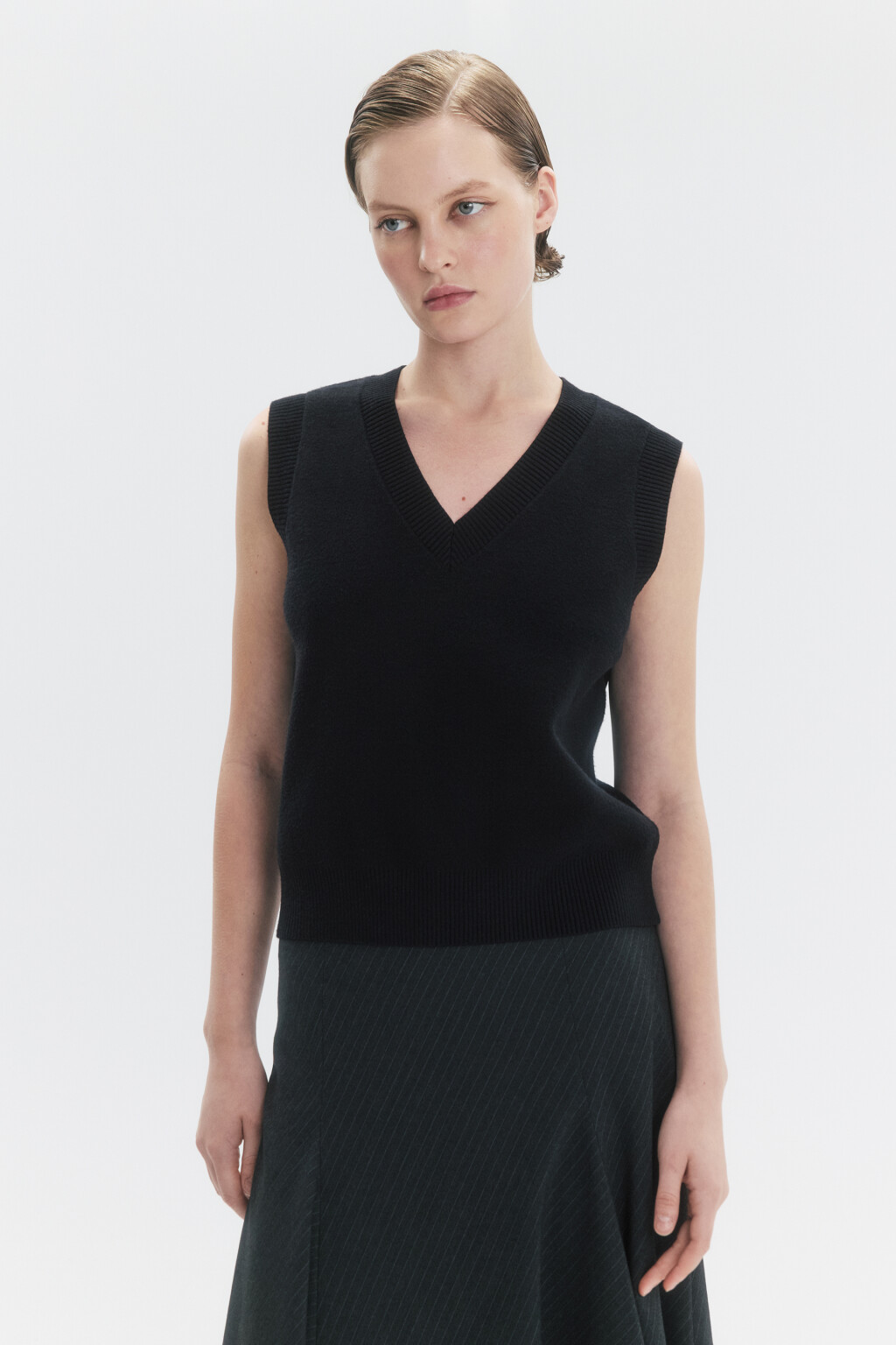Жилет VEST вязаный с V-образным вырезом - цвет черный - 1