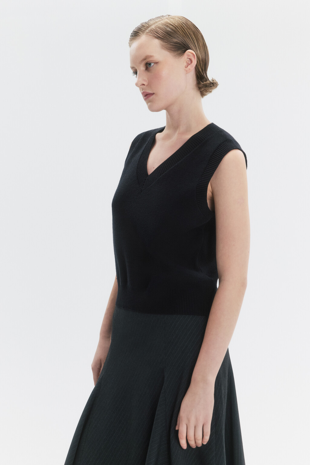 Жилет VEST вязаный с V-образным вырезом - цвет черный - 2