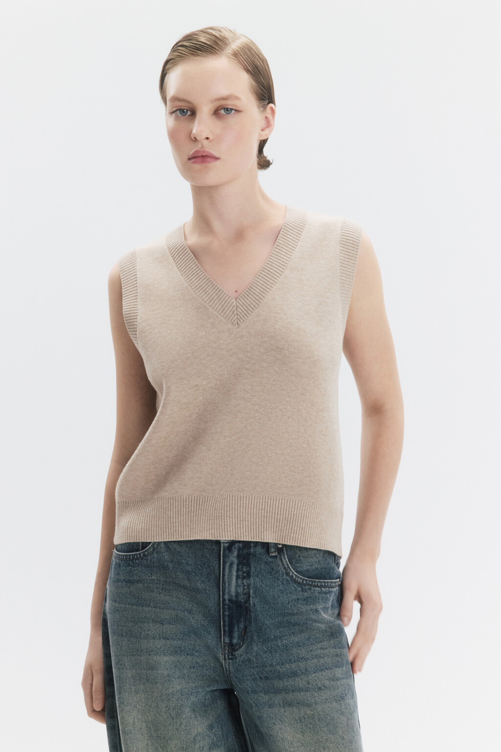 Жилет VEST вязаный с V-образным вырезом - цвет бежевый - 1