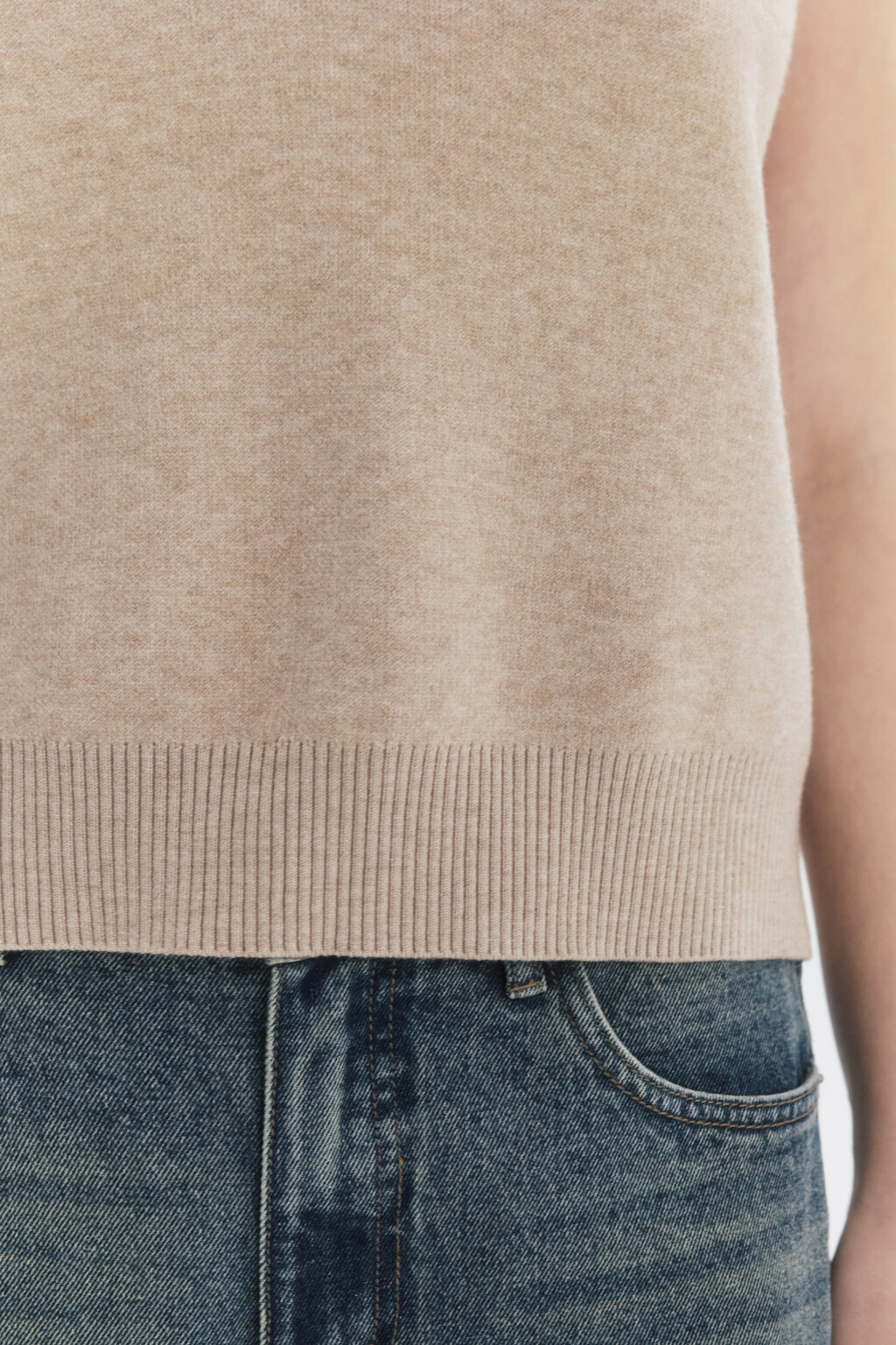 Жилет VEST вязаный с V-образным вырезом - цвет бежевый - 6
