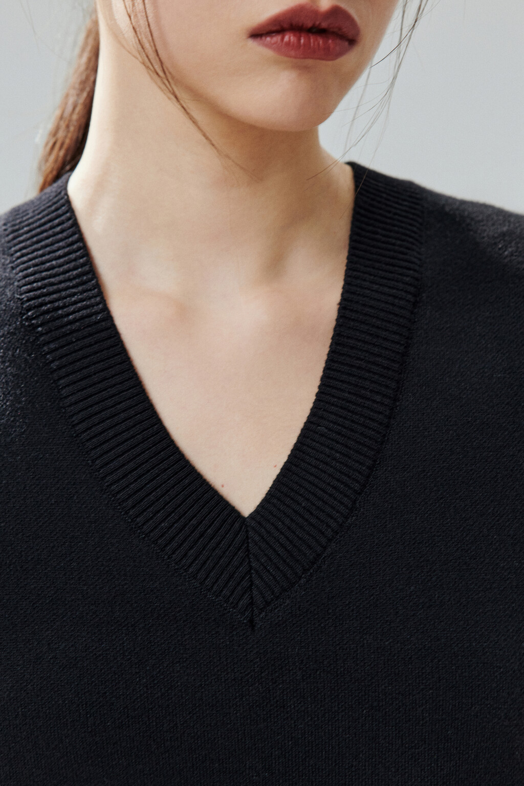 Жилет из вязаного трикотажа - цвет черный - 5