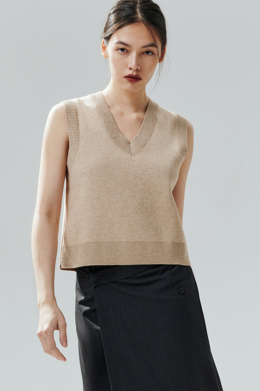 Жилет из вязаного трикотажа - цвет бежевый - 1