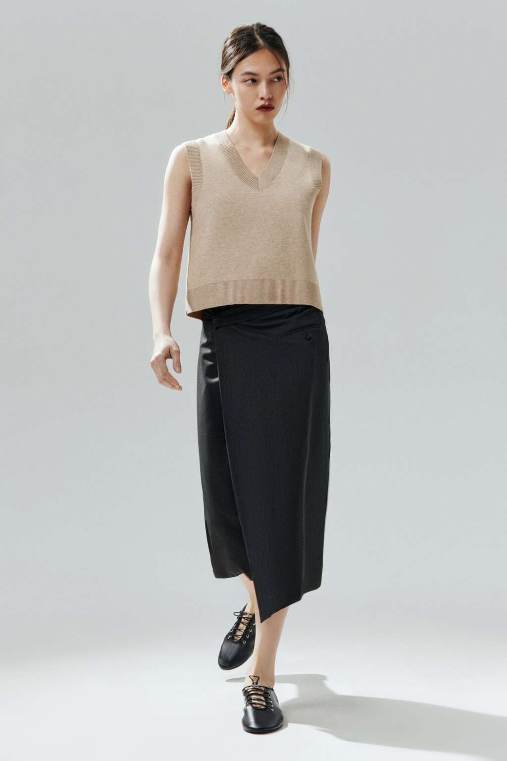 Жилет из вязаного трикотажа - цвет бежевый - 2