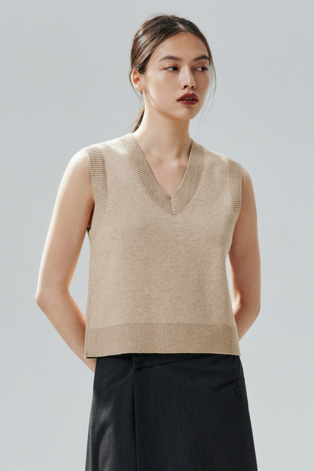 Жилет из вязаного трикотажа - цвет бежевый - 3