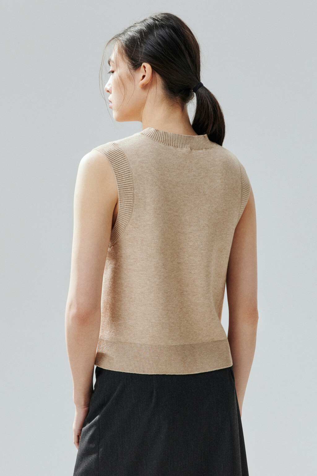 Жилет из вязаного трикотажа - цвет бежевый - 4