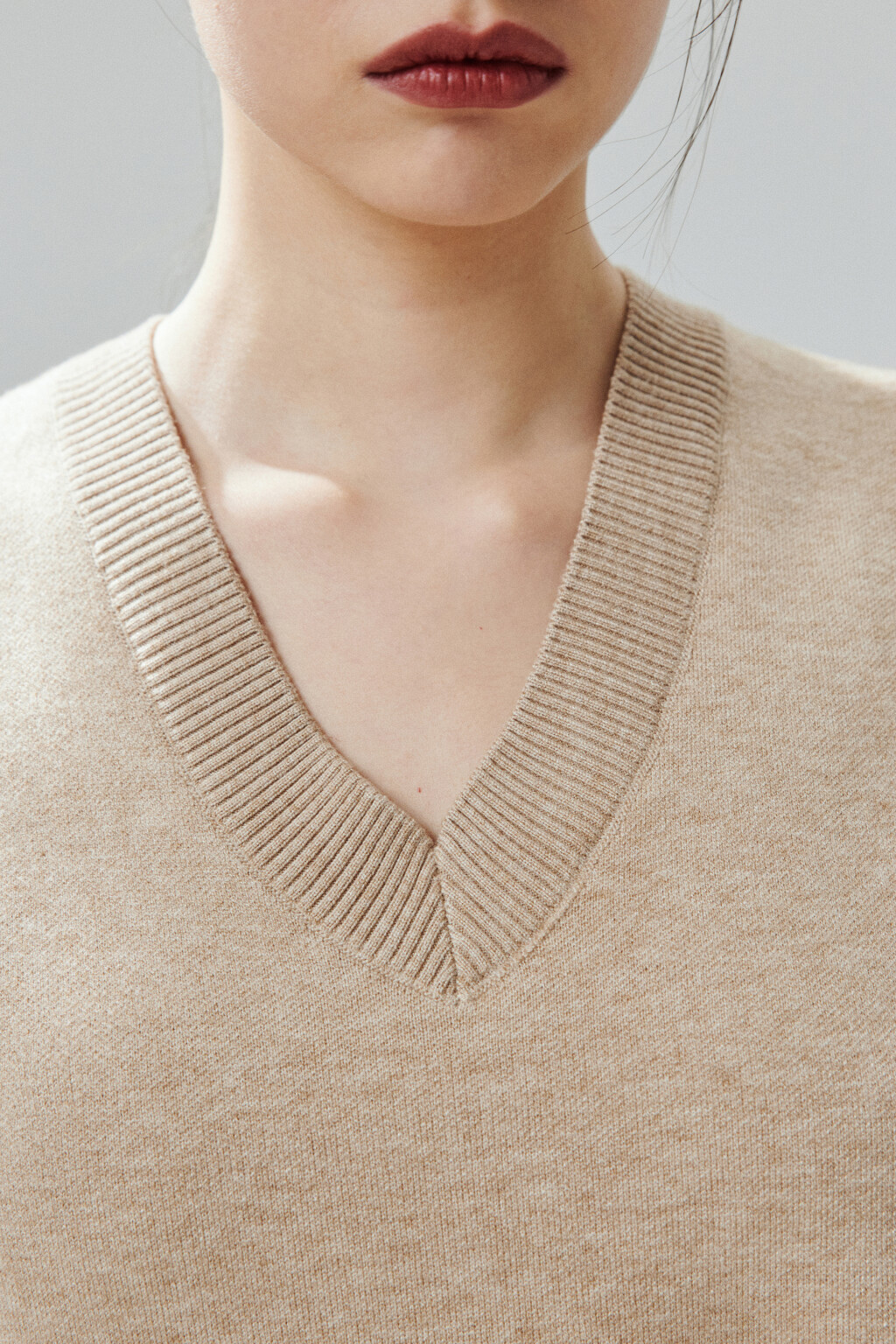 Жилет из вязаного трикотажа - цвет бежевый - 6