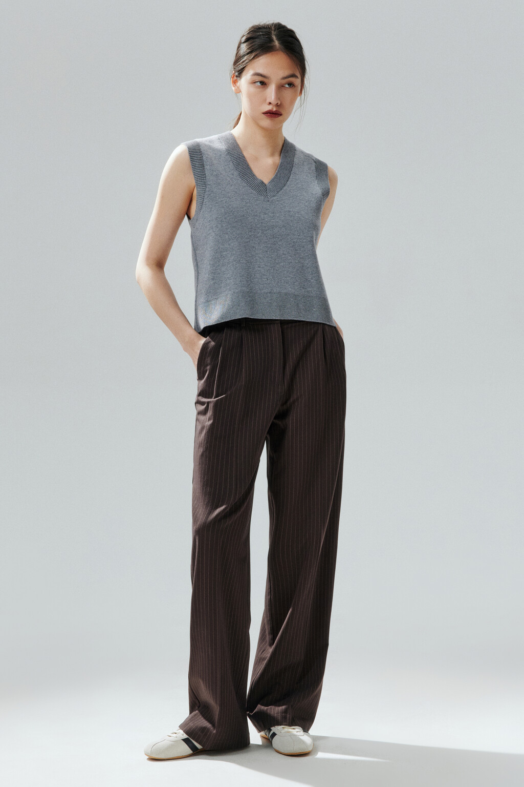 Жилет из вязаного трикотажа - цвет серый - 4