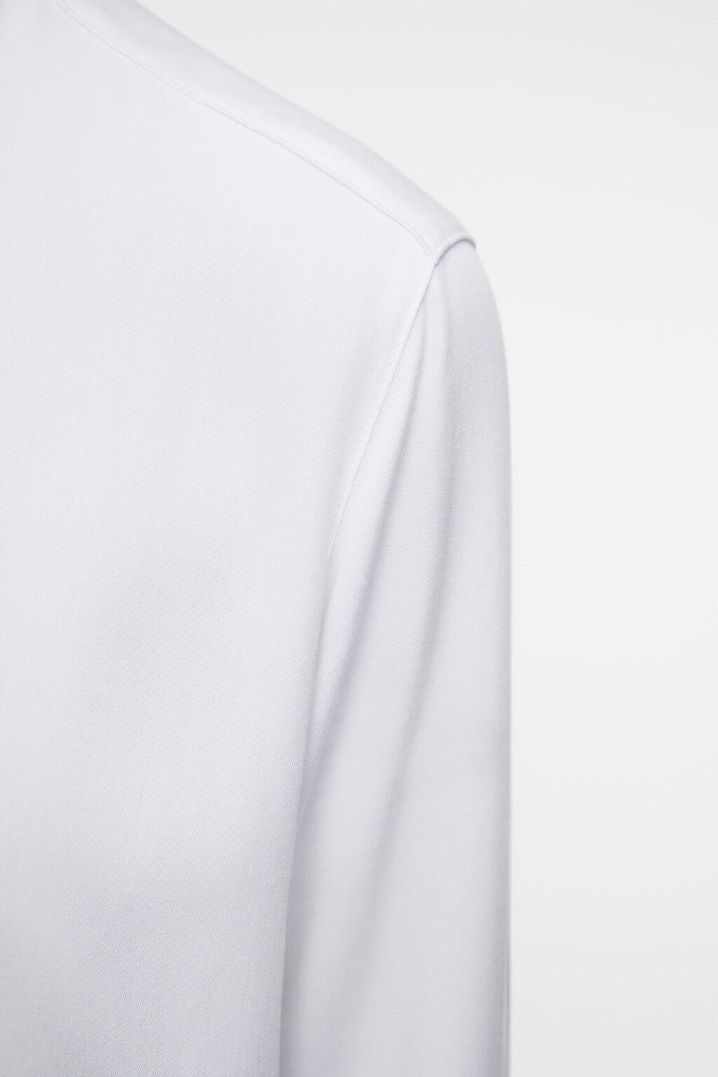 Блузка-рубашка ViShirt базовая из вискозы - цвет белый - 5