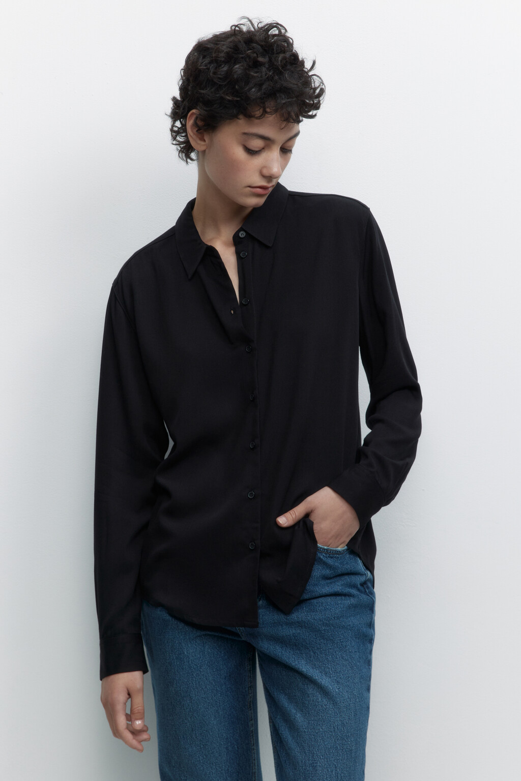 Блузка-рубашка ViShirt базовая из вискозы - цвет черный - 3