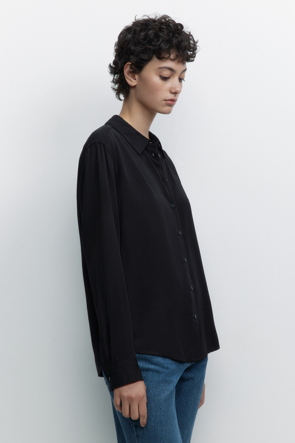 Блузка-рубашка ViShirt базовая из вискозы - цвет черный - 4