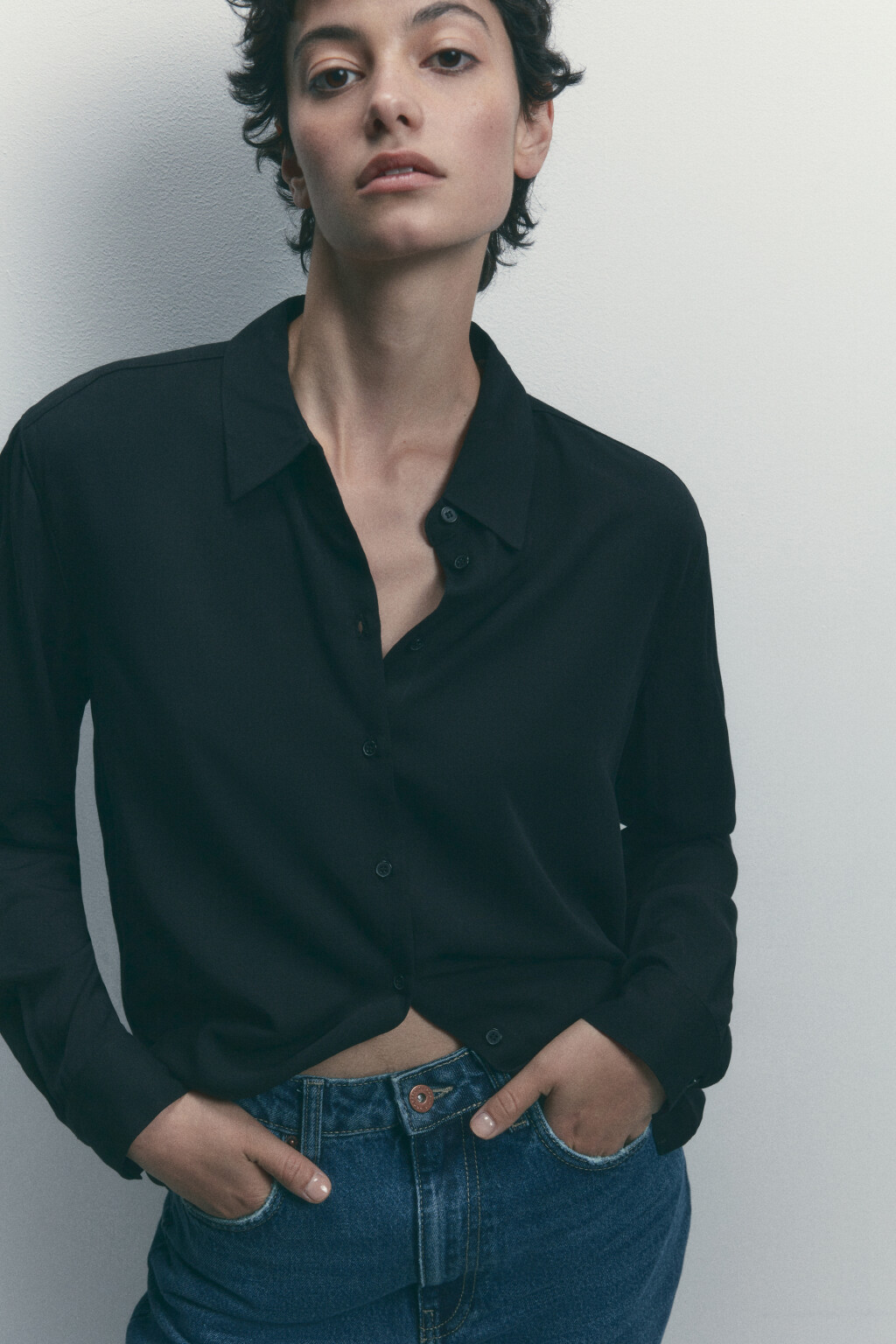 Блузка-рубашка ViShirt базовая из вискозы - цвет черный - 1