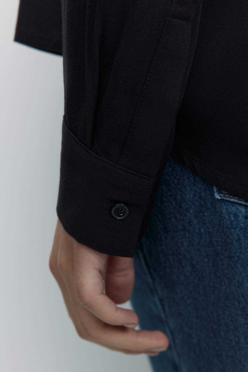 Блузка-рубашка ViShirt базовая из вискозы - цвет черный - 8