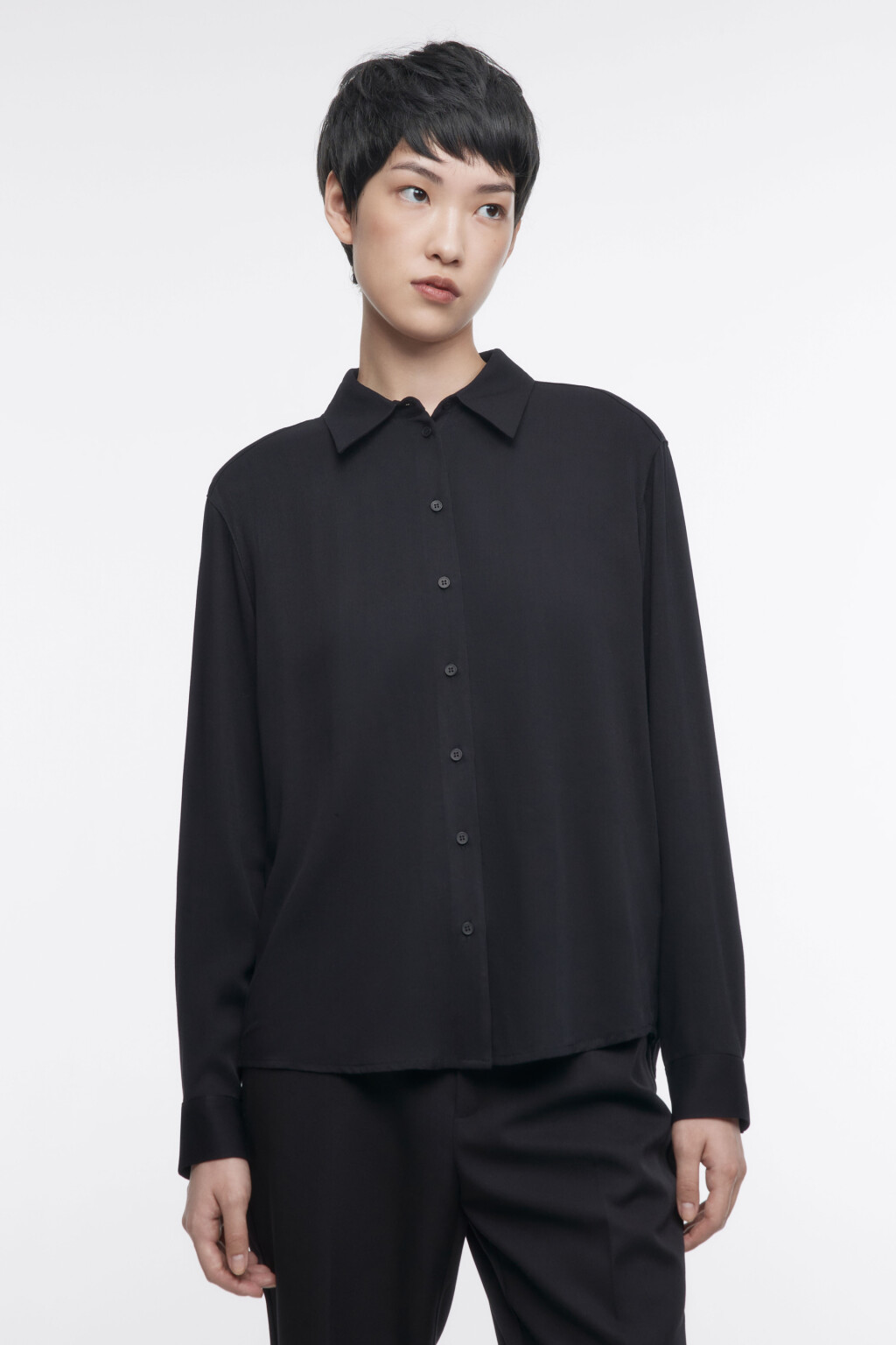 Блузка-рубашка ViShirt базовая из вискозы - цвет черный - 2