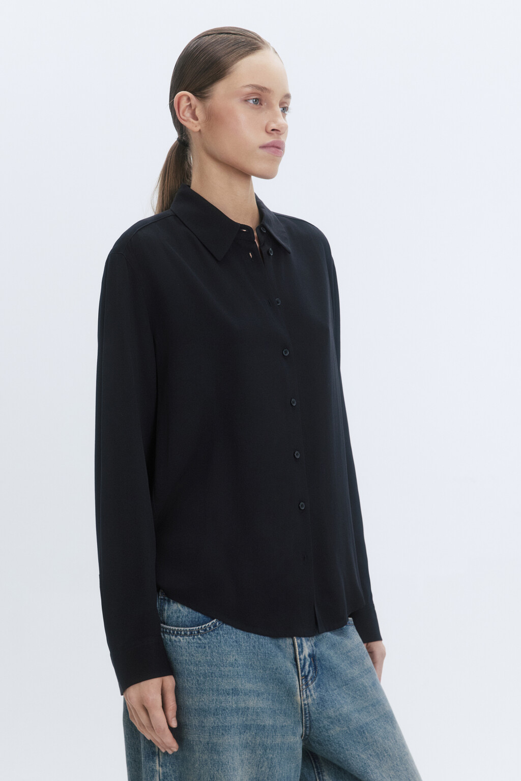 Блузка-рубашка ViShirt базовая из вискозы - цвет черный - 4